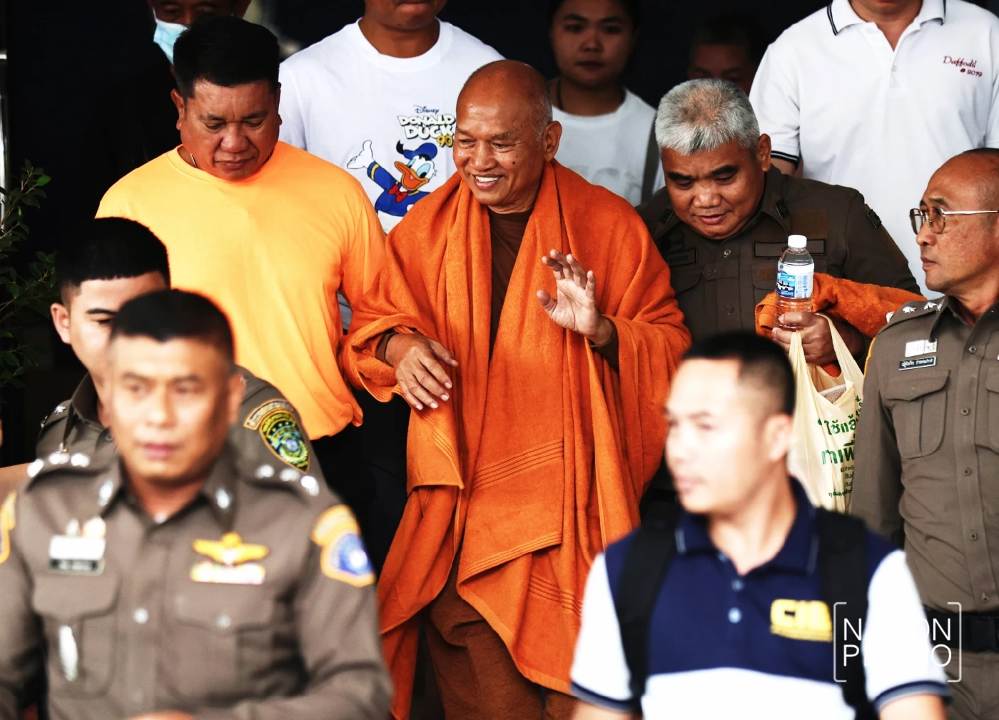 คุมตัว "ทิดจอร์จ-หมอบี" ฝากขังศาลฯ พร้อมค้านประกันตัว หวั่นหลบหนี-ยุ่งพยาน