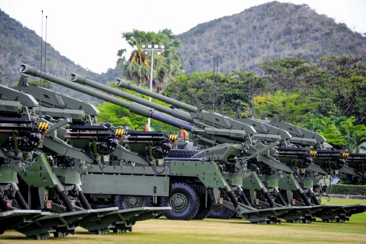 เสริมเขี้ยวเล็บ! กองทัพเรือรับมอบปืนใหญ่ 155 มม. ระยะยิง 40 กม.