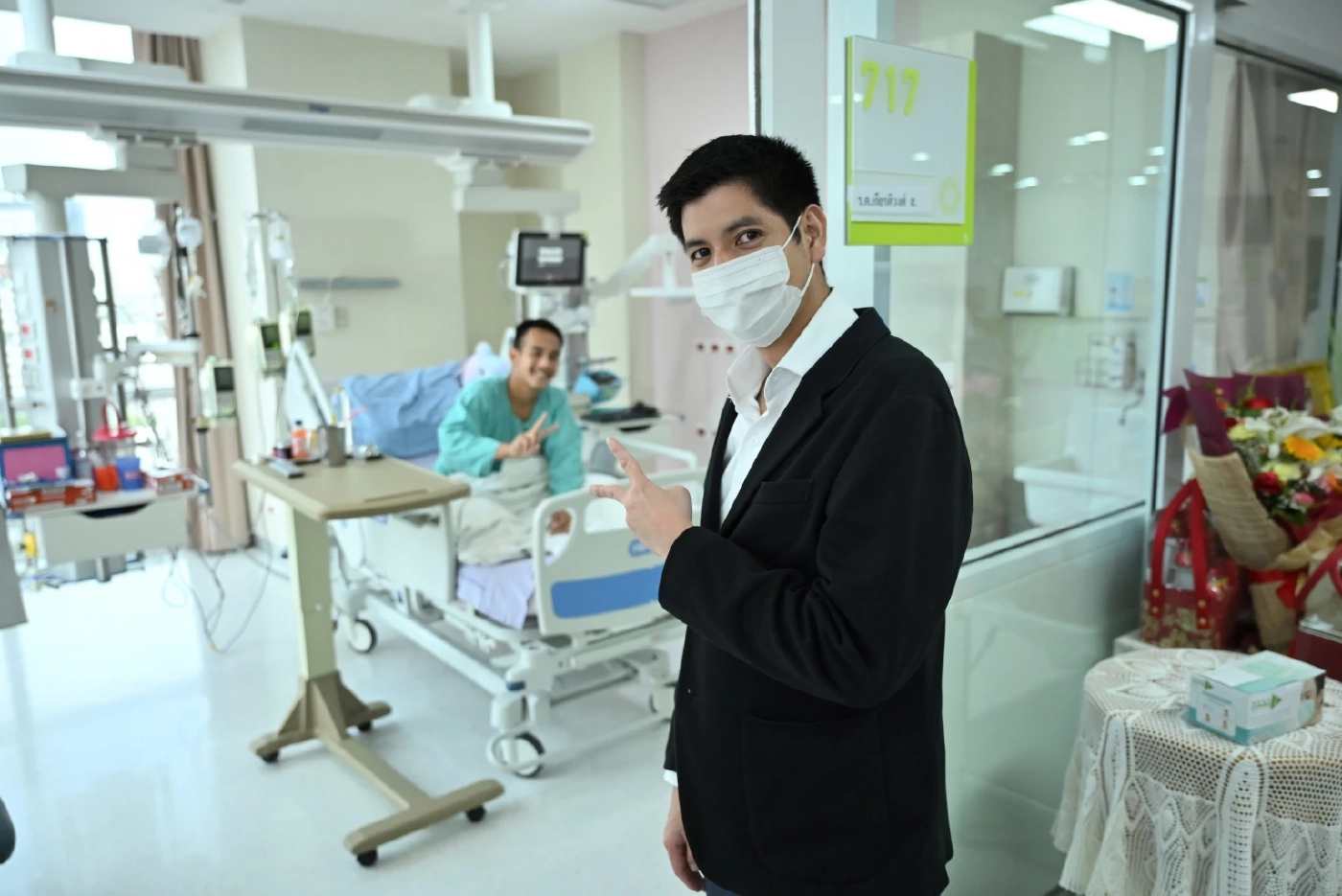 ร้อยตรีเกียรติวงศ์ สถาวร และนายสิตมน รัตนาวะดี