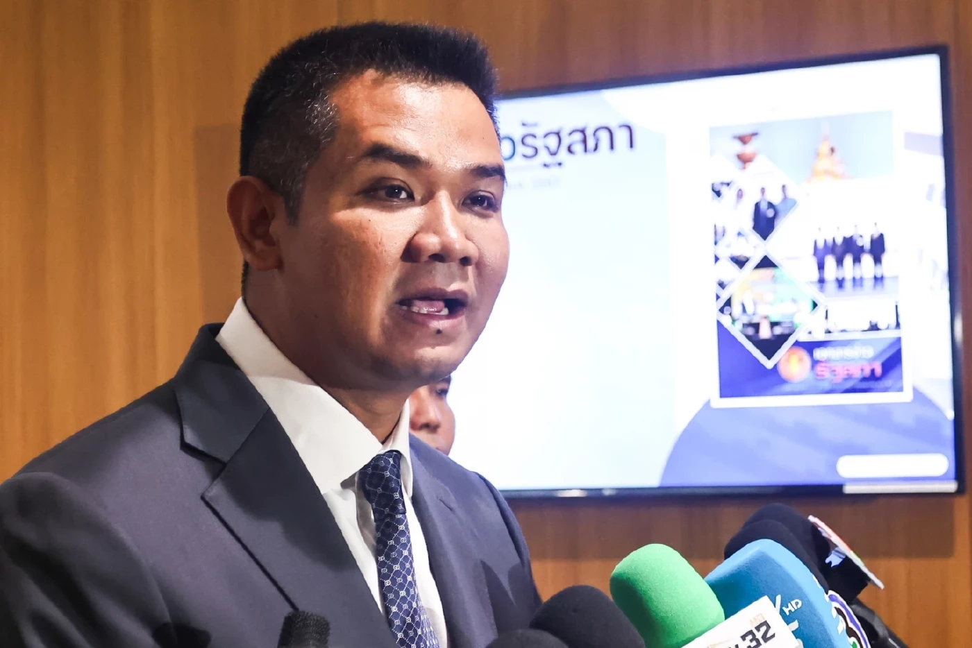 นายชัยชนะ เดชเดโช รองหัวหน้าพรรคประชาธิปัตย์