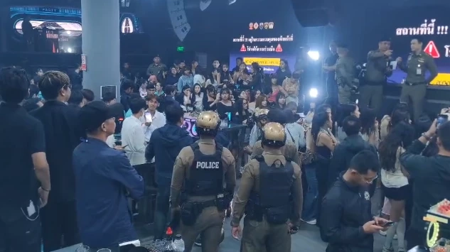 ตำรวจบุกทลายผับจีนลักลอบเปิดกลางกรุง พบนักท่องเที่ยวฉี่ม่วง