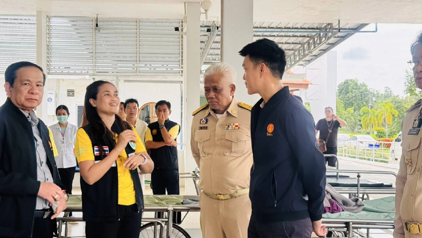 ายณัฐพงษ์ เรืองปัญญาวุฒิ สส.บัญชีรายชื่อ และหัวหน้าพรรคประชาชน ในฐานะผู้นำฝ่ายค้านในสภาผู้แทนราษฎร