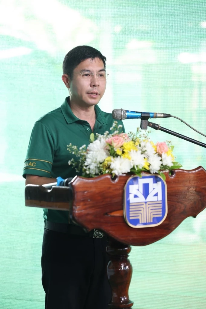 ฉัตรชัย ศิริไล ผู้จัดการ ธนาคารเพื่อการเกษตรและสหกรณ์การเกษตร