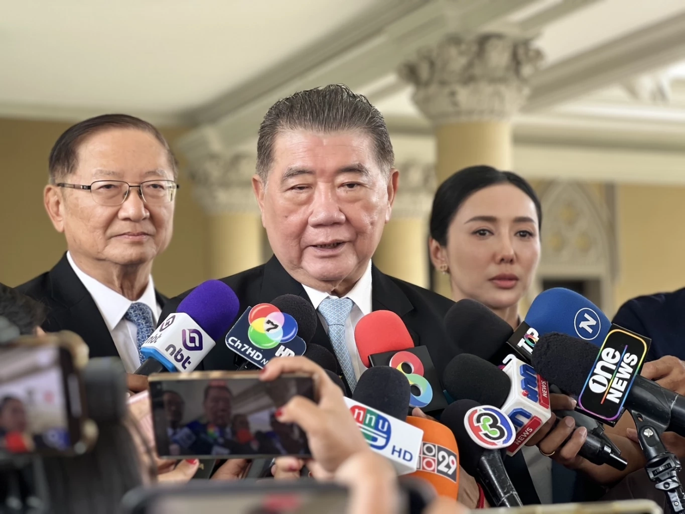 ภูมิธรรม เวชยชัย