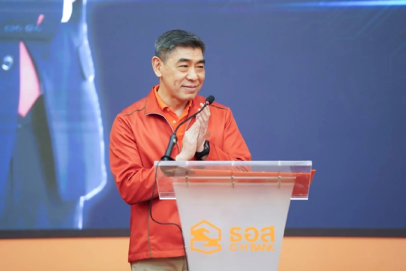 กมลภพ วีระพละ กรรมการผู้จัดการธนาคารอาคารสงเคราะห์