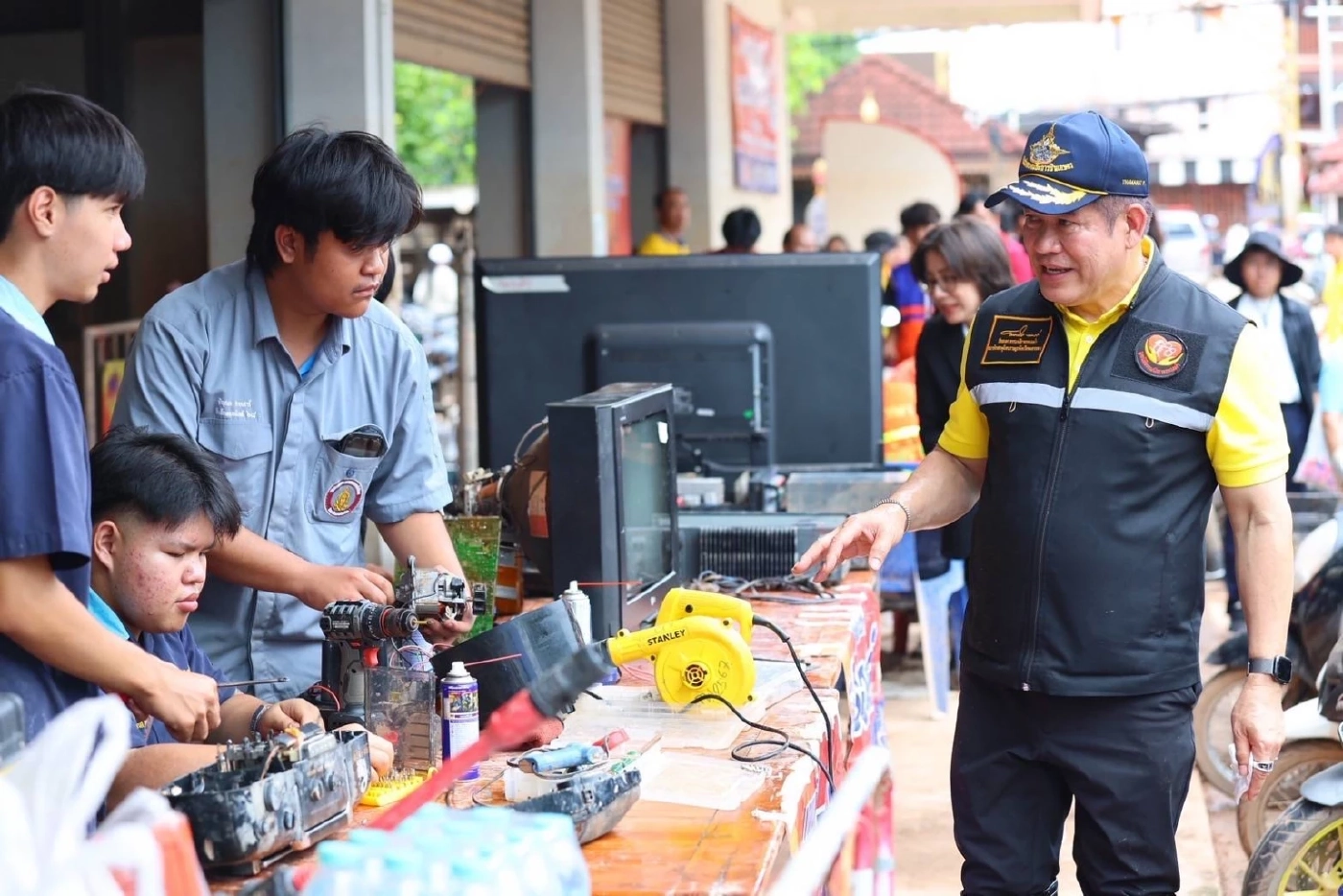 ผู้กอง ธรรมนัส นำทีมลงพื้นที่ช่วยเหลือผู้ประสบภัยน้ำท่วม จ.น่าน