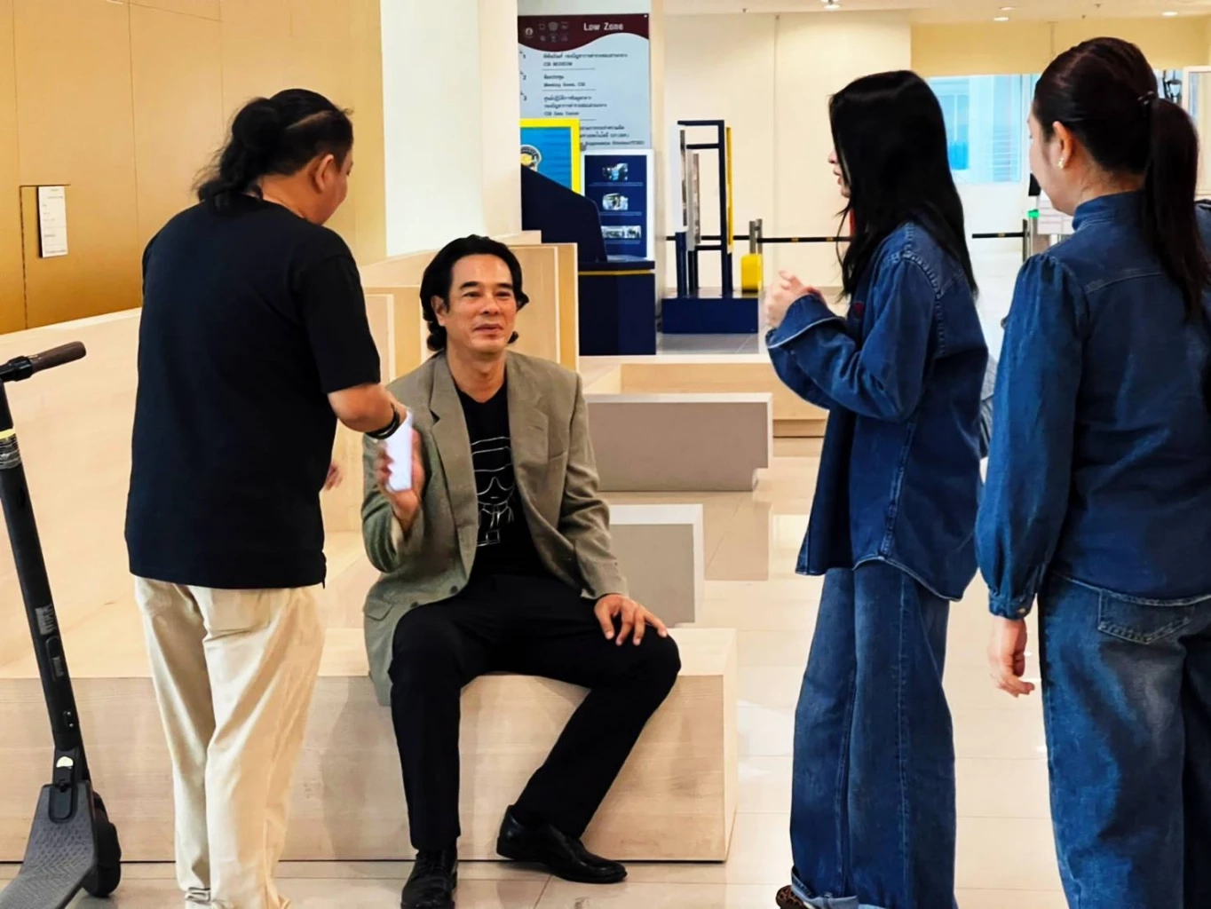 "อ่ำ อัมรินทร์" พา "แอลลี่" เข้าแจ้งความเอาผิดโซเชียลเฟคนิวส์ หาว่า "แอลลี่ท้อง"