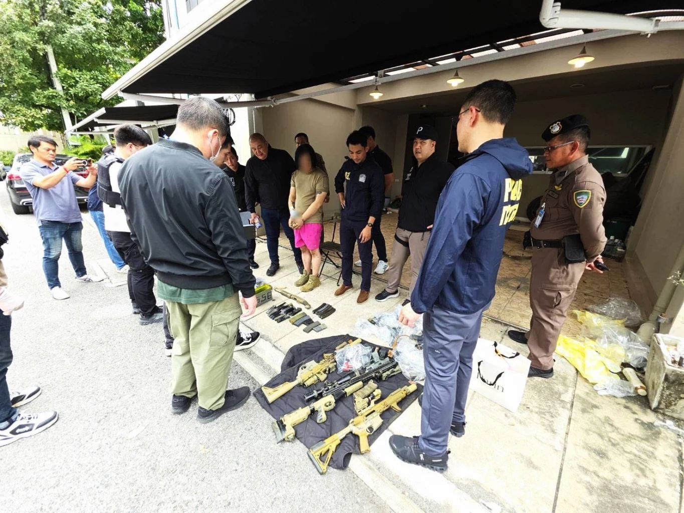 รวบ "ไฮโซลูกนัท" คนดัง พร้อมปืน-กระสุน-ยาเสพติด