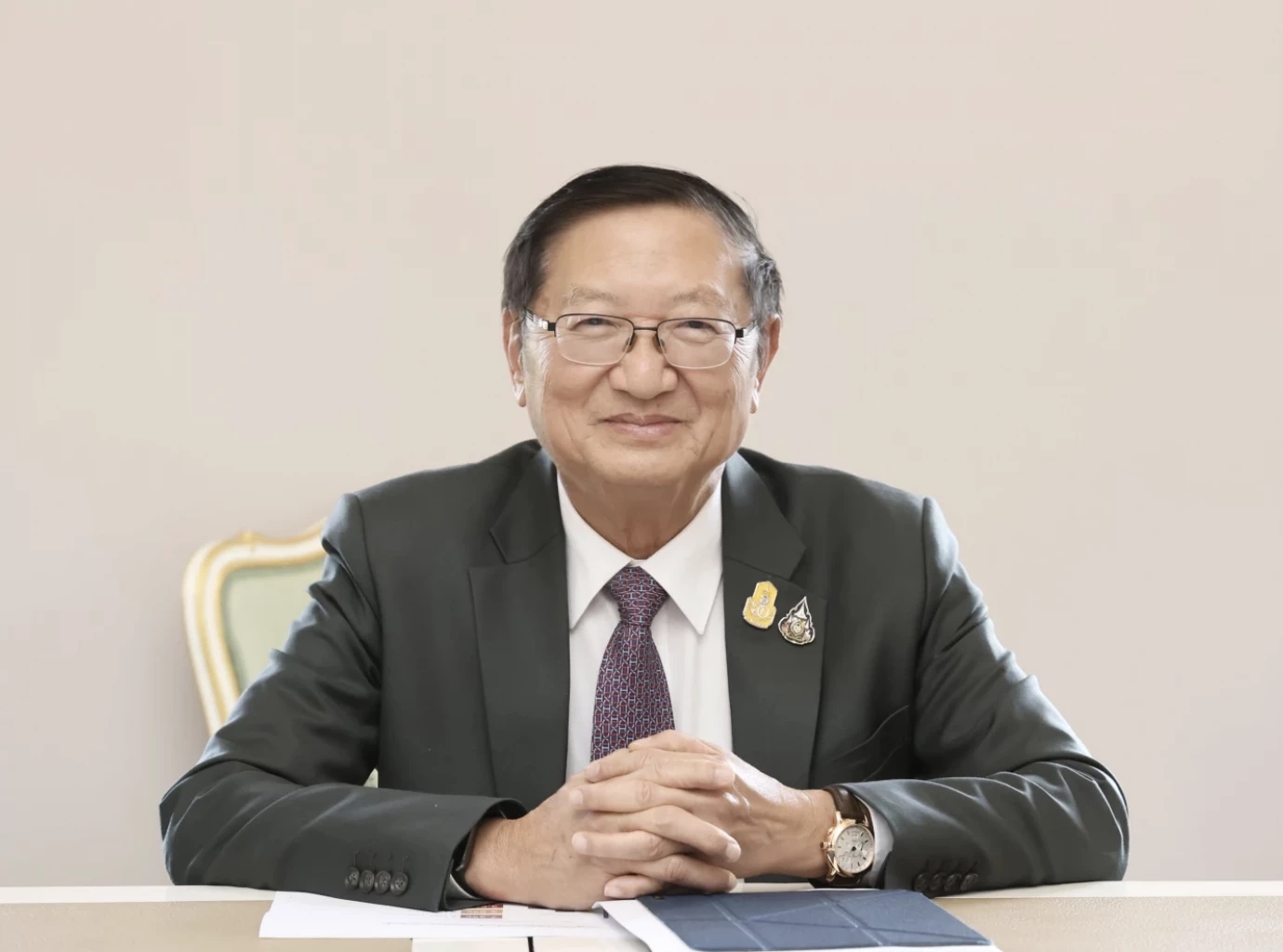 นพ.พรหมินทร์ เลิศสุริย์เดช เลขาธิการนายกรัฐมนตรี 