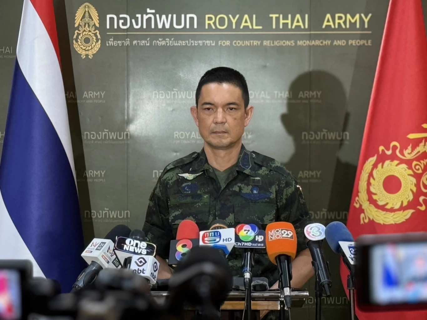 พล.ต.วินธัย สุวารี โฆษกกองทัพบก