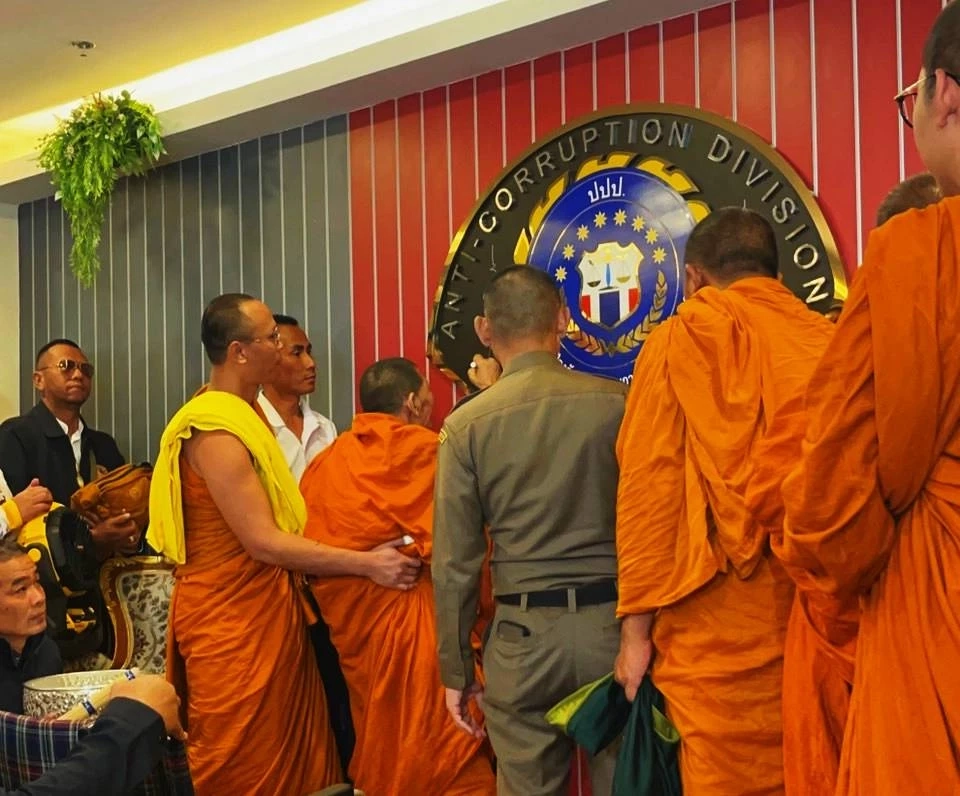 นิมนต์ "หลวงปู่ศิลา" ทำพิธี เสริมสิริมงคล เติมพลังศักดิ์สิทธิ์ เพิ่มขวัญกำลังใจให้เจ้าหน้าที่