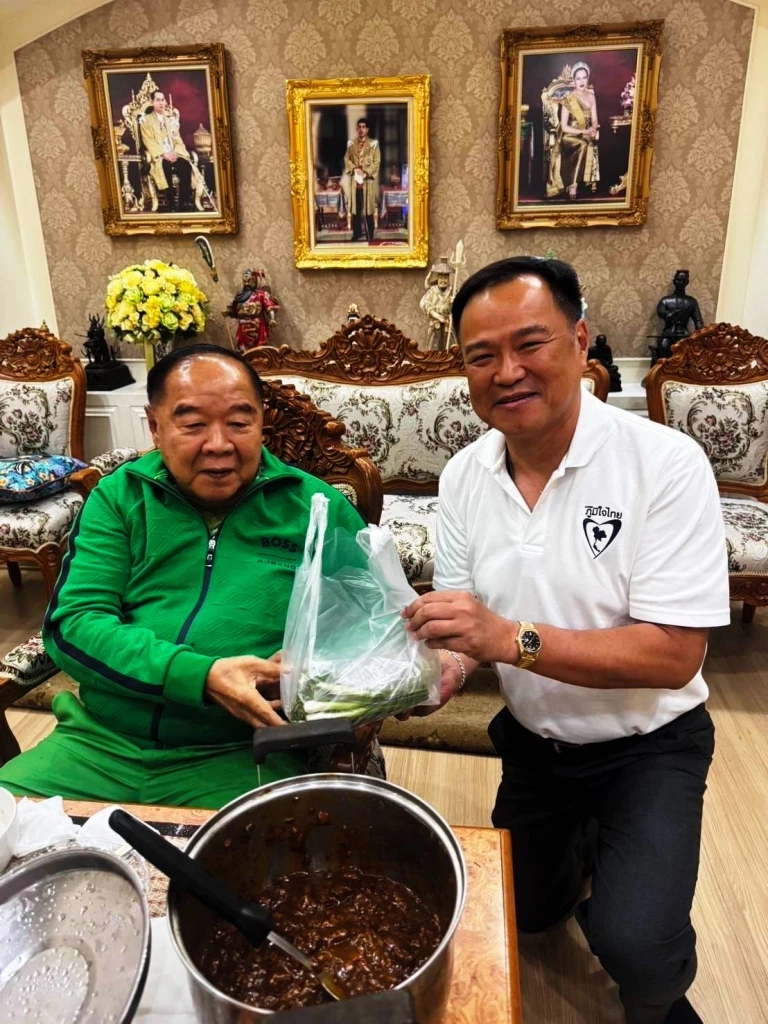 ปฏิญญาข้าวหน้าไก่! เผย "อนุทิน" หารือ "ลุงป้อม" ช่วยโหวตหนุนนั่งเก้าอี้นายกฯ  6 เดือน