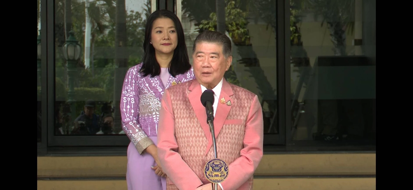 นายภูมิธรรม เวชยชัย รักษาการนายกรัฐมนตรี ในฐานะแกนนำพรรคเพื่อไทย 