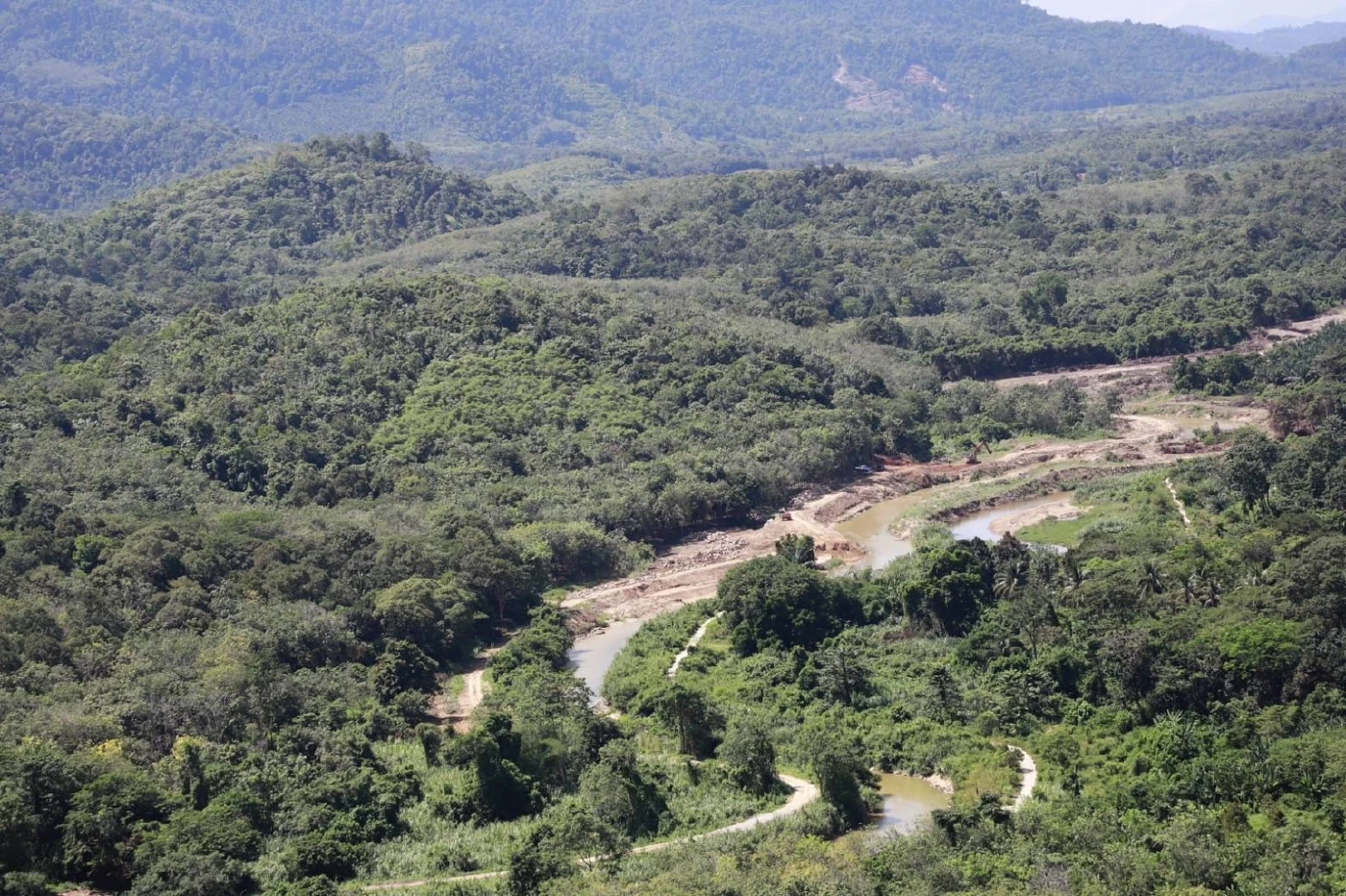 "มทภ.4" บินสำรวจแนวชายแดนนราธิวาสพบ  "ผู้ก่อเหตุรุนแรงขนอาวุธข้ามแดน"