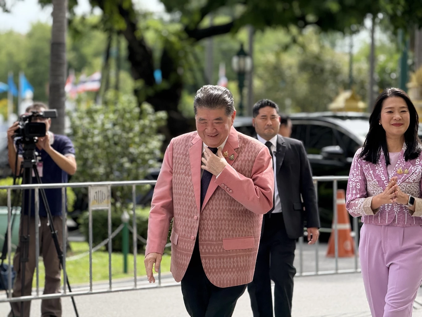 นายภูมิธรรม เวชยชัย