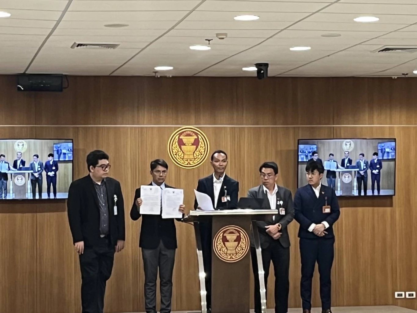 กมธ.ทหาร เรียกกองทัพบกแจงน้ำมันหาย 2 แสนลิตร เกือบ 2 ปีเรื่องไม่คืบ