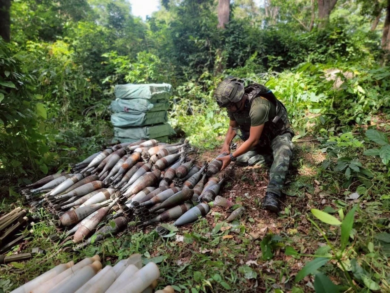 ด่วน! ทหาร 3 นาย เหยียบกับระเบิดได้รับบาดเจ็บ 1 ในนั้นอาการสาหัส