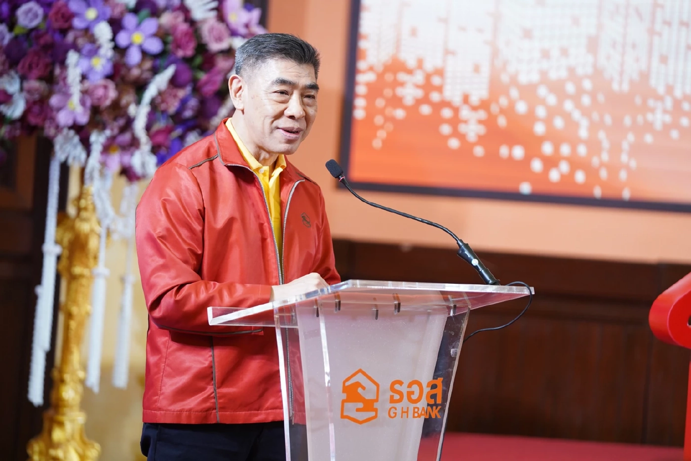 กมลภพ วีระพละ กรรมการผู้จัดการธนาคารอาคารสงเคราะห์ (ธอส.) 