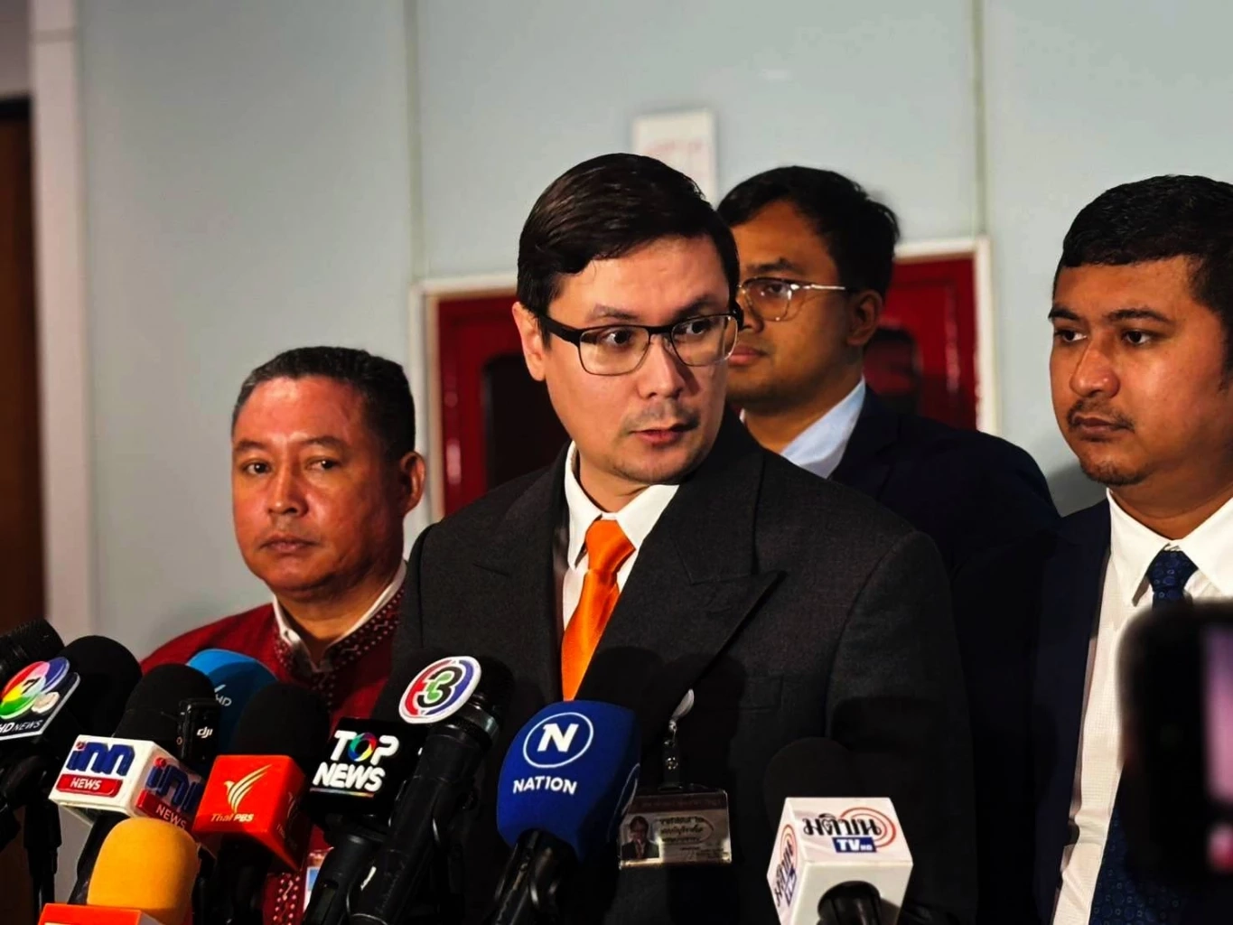 "โรม" ชี้ สร้าง "รั้วชายแดน" ไทย-กัมพูชา ต้องตอบโจทย์จัดการ "สิ่งผิดกฎหมาย" ได้ ไม่ใช่แค่ "กันคนข้าม"