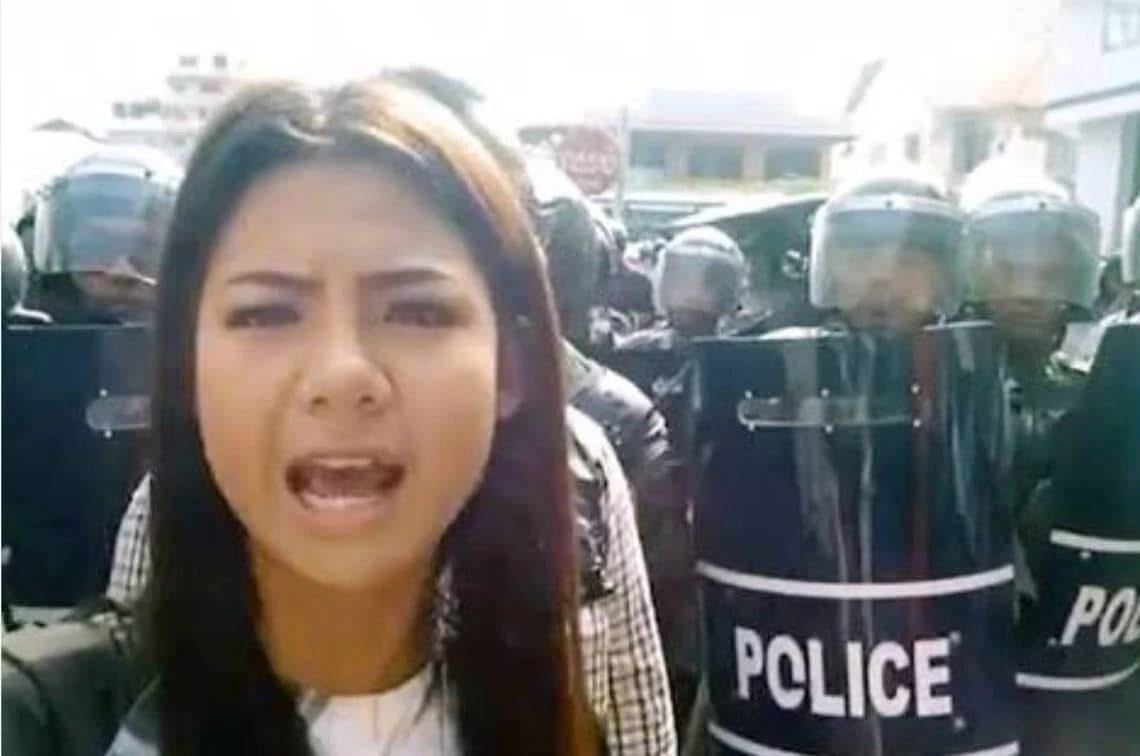 ธี โสวันทา สมัยเป็นเน็ตไอดอลฝ่ายค้าน ต้านฮุน เซน