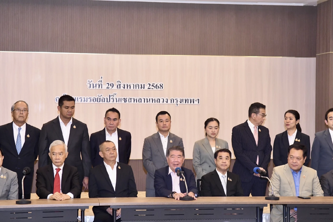 "ปชป." กอดคอ "เพื่อไทย" - "ชาติไทยฯ" คิดหนัก?