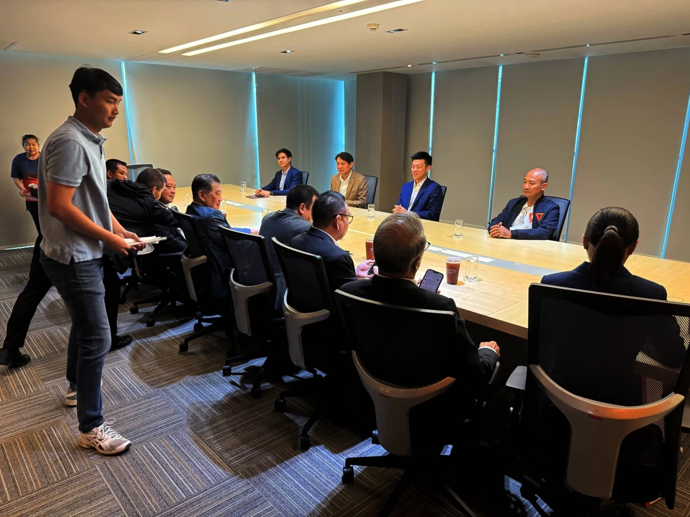 "ภูมิธรรม" ควง "ทวี-เดชอิศม์" พร้อมแกนนำเพื่อไทย หารือ "พรรคประชาชน" โหวตตั้งรัฐบาล