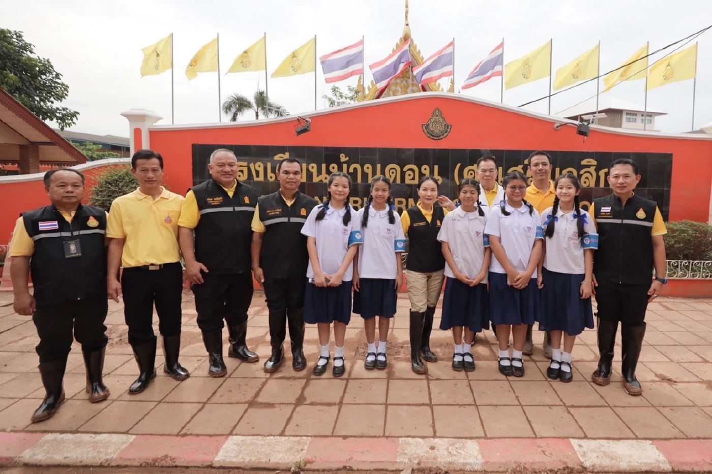“นฤมล” นำ สพฐ.-สอศ.ตรวจเยี่ยมสถานศึกษาที่เสียหายจากน้ำท่วมน่าน