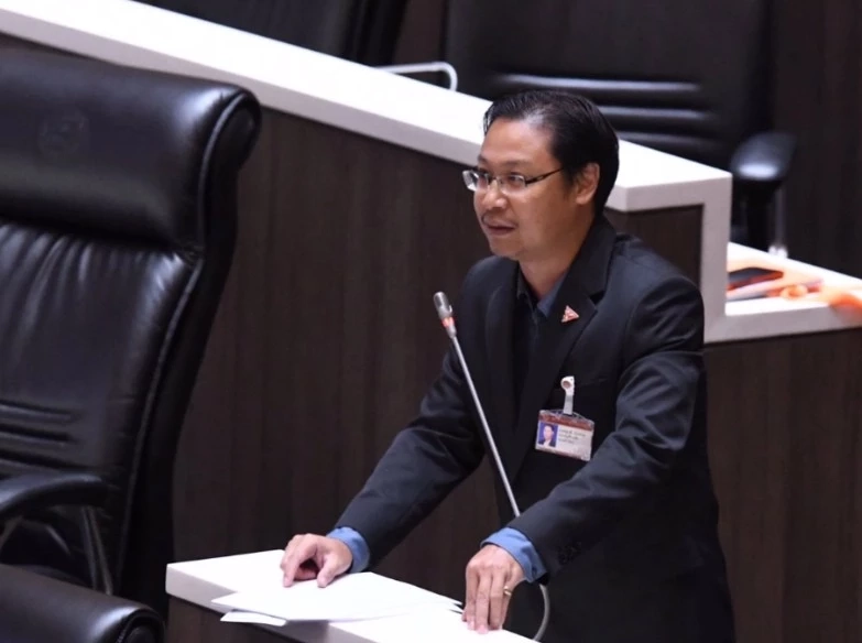 สภาฯ เดือด! ก่อนพิจารณาร่างกฎหมายรถไฟฟ้า 20 บาทตลอดสาย