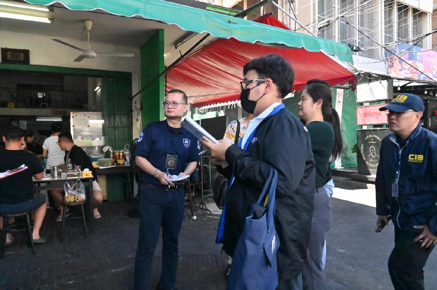 พาณิชย์ลงพื้นที่ร้าน “เจ๊ไฝ” ผิดฐานไม่ปิดป้ายราคาปรับ 2,000 บาท