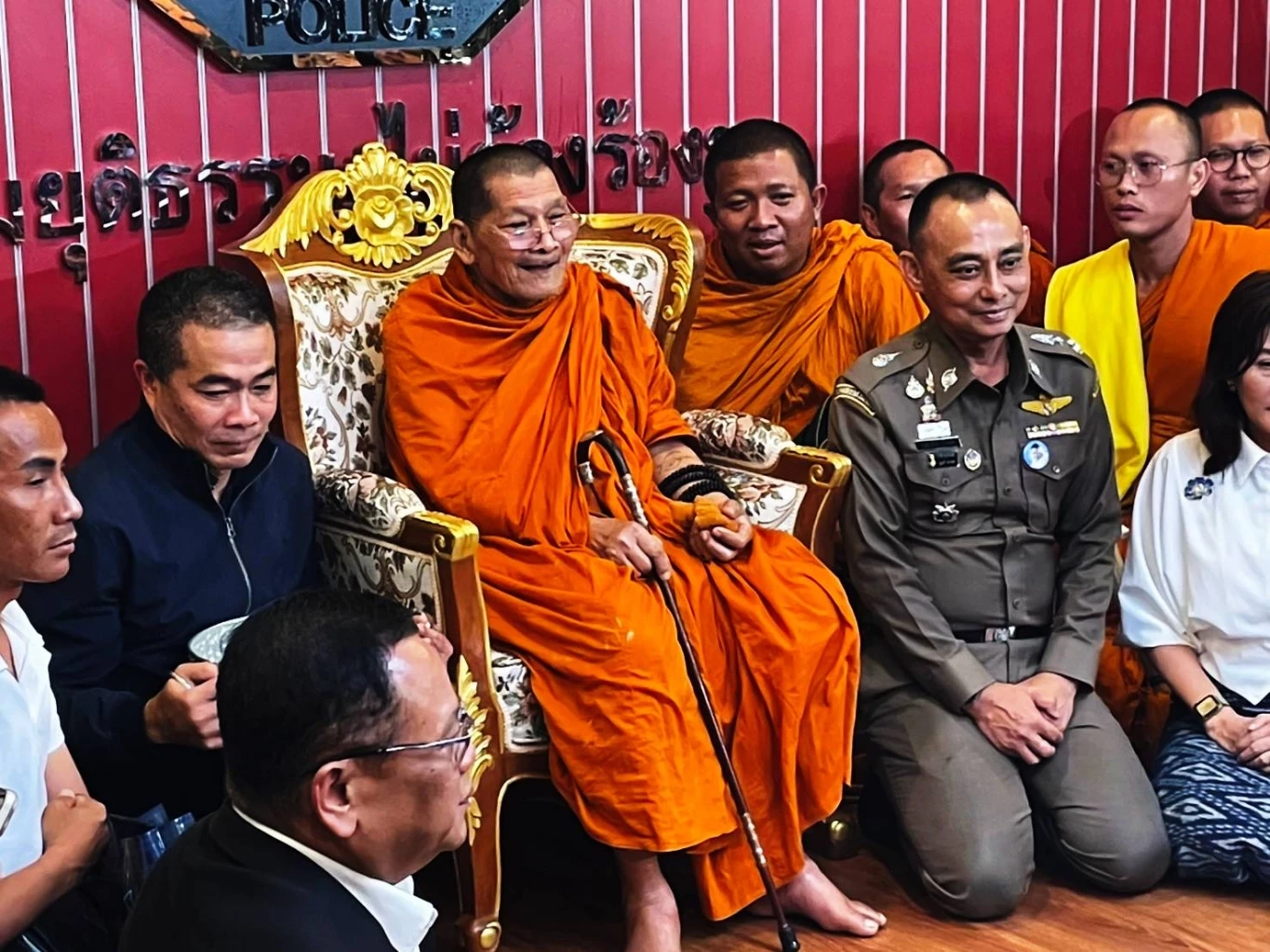 นิมนต์ "หลวงปู่ศิลา" ทำพิธี เสริมสิริมงคล เติมพลังศักดิ์สิทธิ์ เพิ่มขวัญกำลังใจให้เจ้าหน้าที่