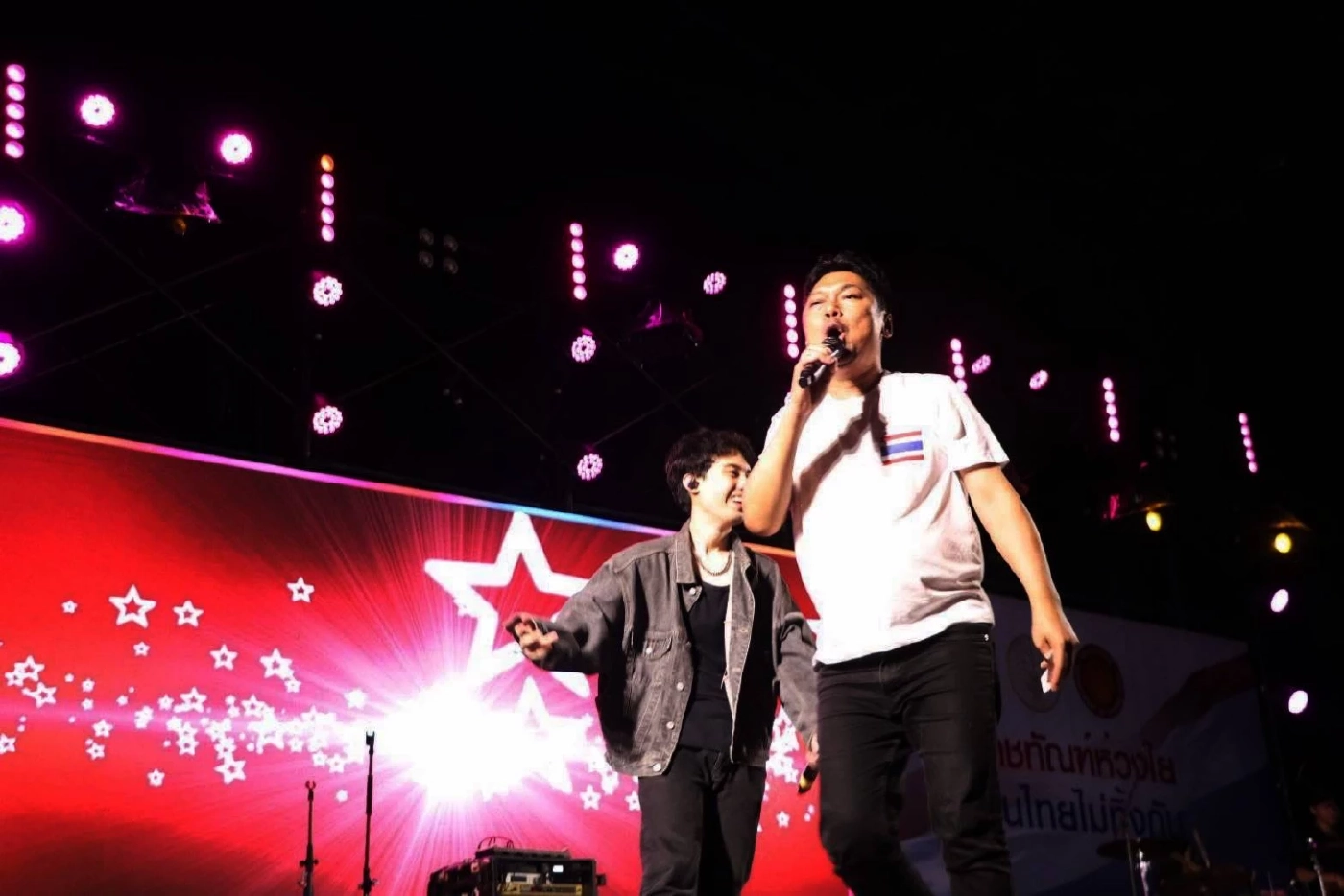 "เสก โลโซ "มอบเพลง "ผู้กล้า" ให้กำลังใจ "ทหารชายเเดน"