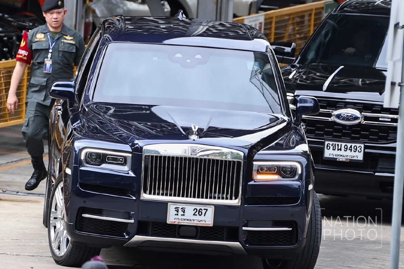 "ทักษิณ" เดินทางถึงศาลอาญา ฟังคำพิพากษา "คดี ม.112 - พ.ร.บ.คอมฯ"