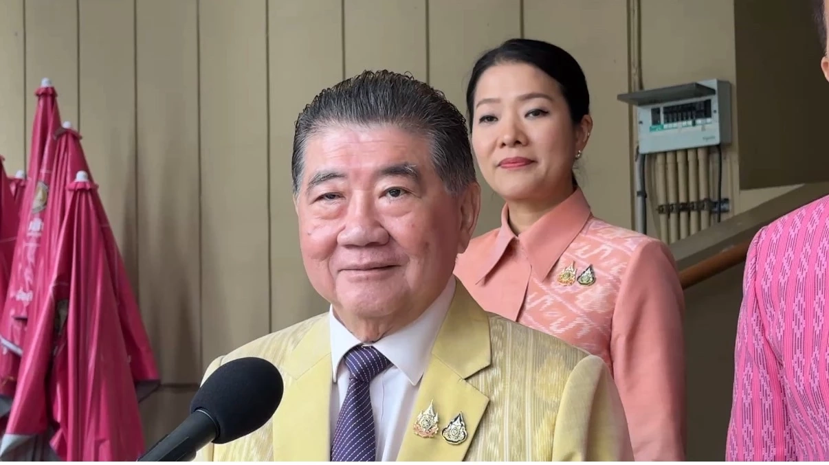 นายภูมิธรรม เวชยชัย