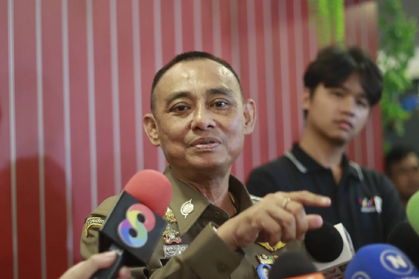  พล.ต.ต.จรูญเกียรติ ปานแก้ว หรือ บิ๊กเต่า รอง ผบช.ก. 