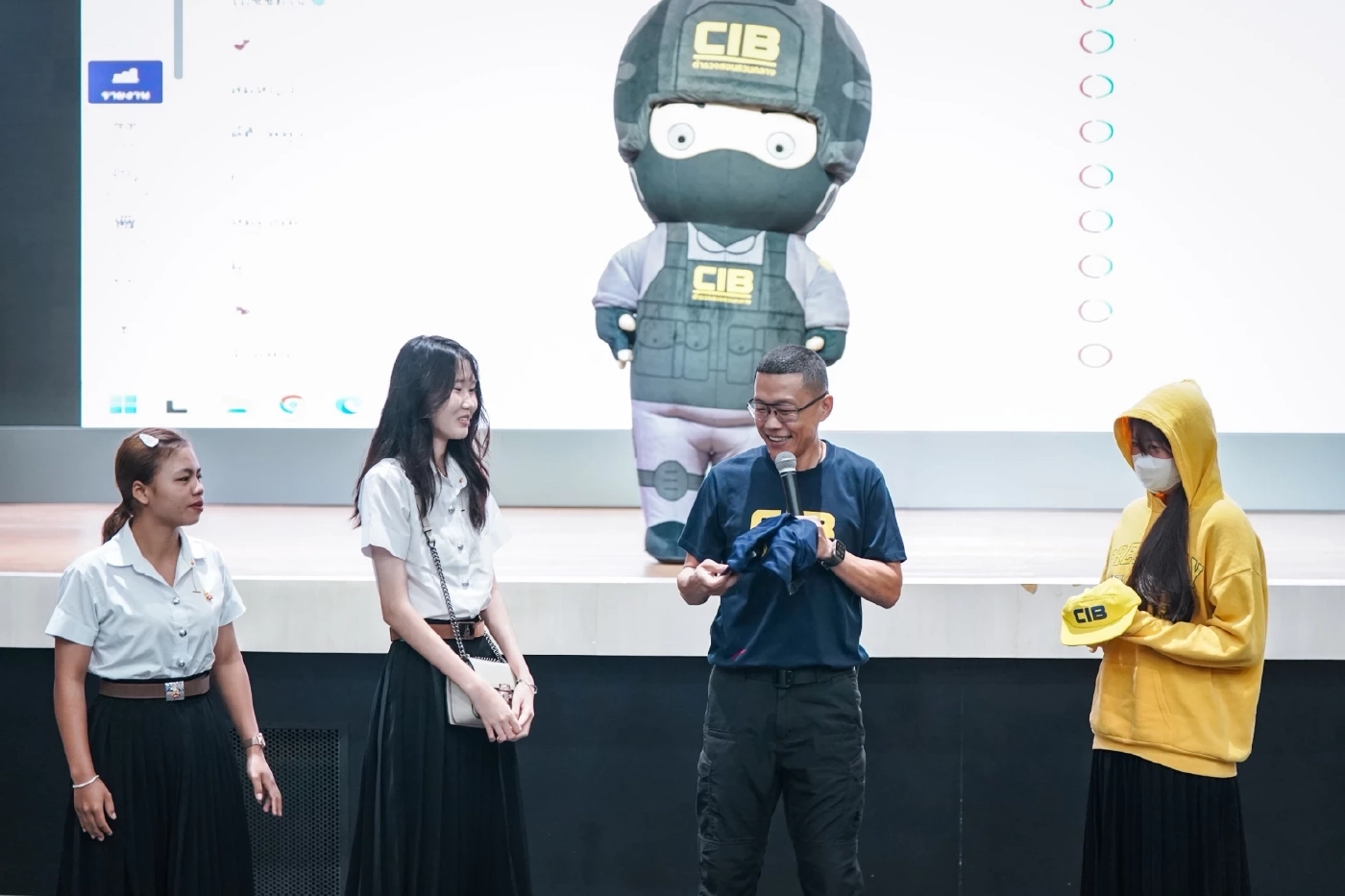 ตำรวจสอบสวนกลาง ติวเข้ม นศ. รู้ทันภัยไซเบอร์ การสังเกตคนจริง-AI