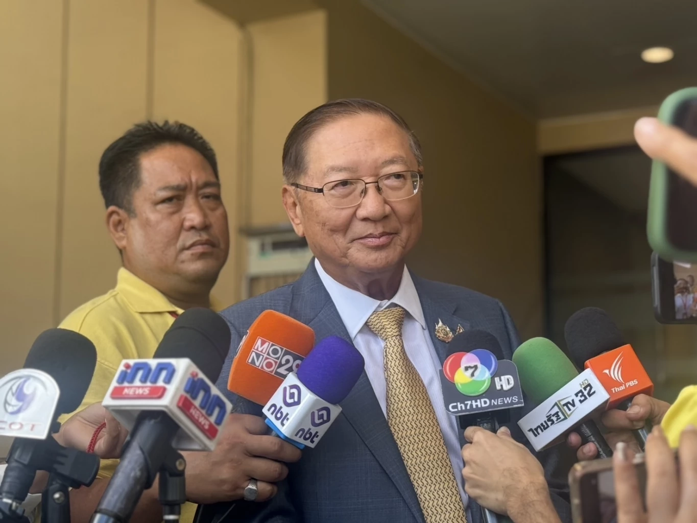 นพ.พรหมมินทร์ เลิศสุริเดชย์