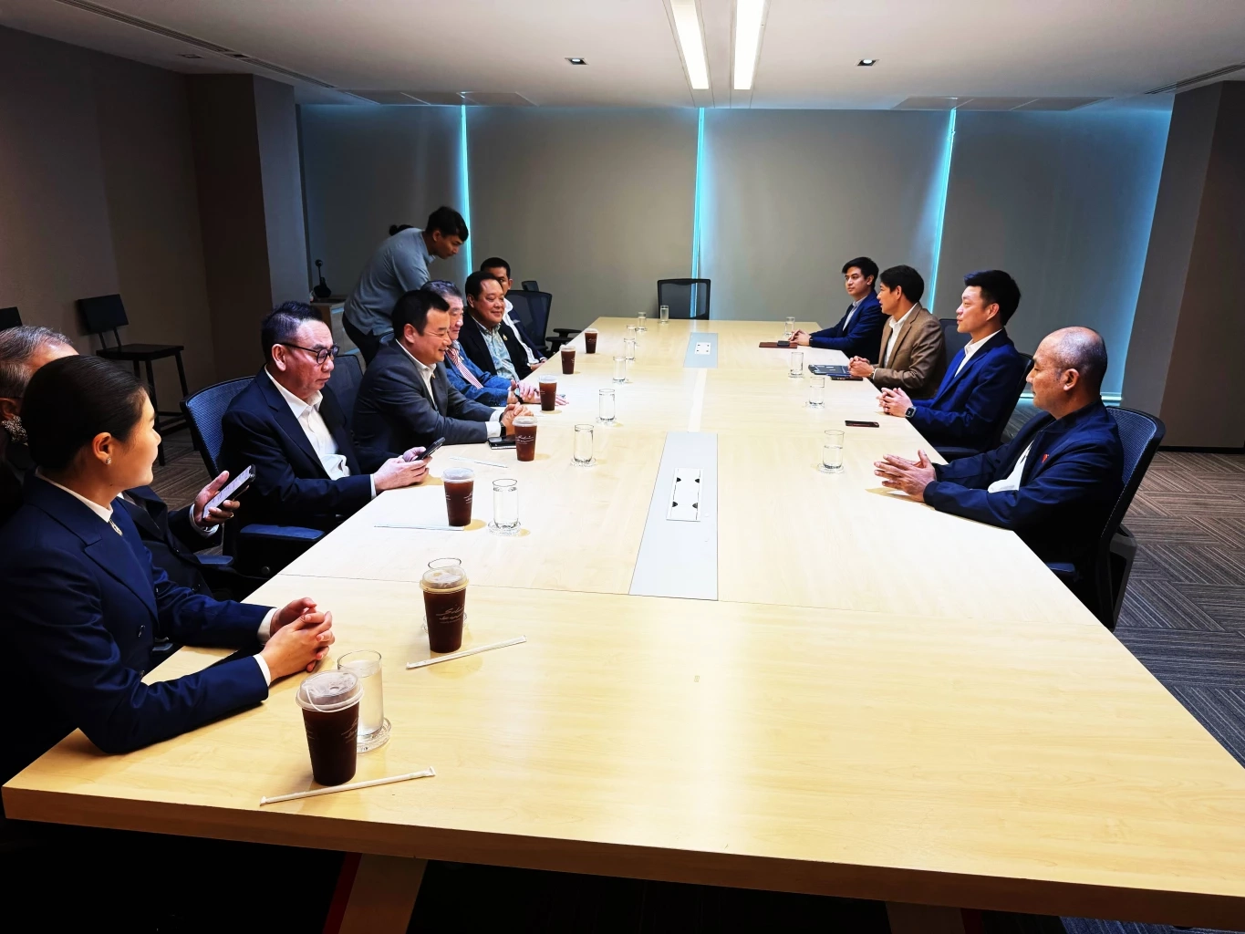 "ภูมิธรรม" ควง "ทวี-เดชอิศม์" พร้อมแกนนำเพื่อไทย หารือ "พรรคประชาชน" โหวตตั้งรัฐบาล