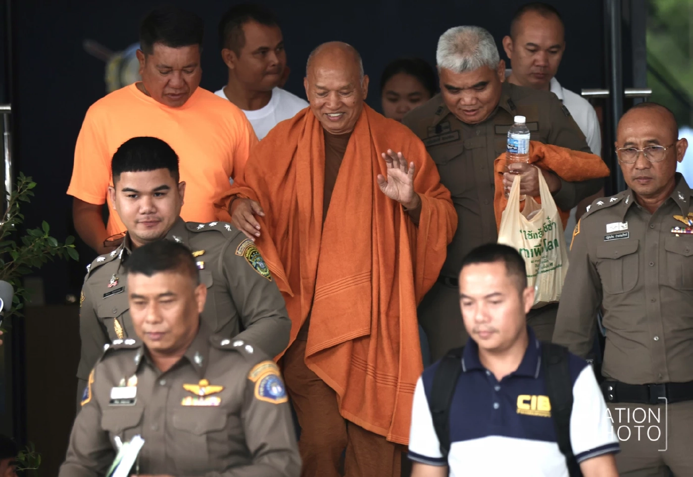 คุมตัว "ทิดจอร์จ-หมอบี" ฝากขังศาลฯ พร้อมค้านประกันตัว หวั่นหลบหนี-ยุ่งพยาน