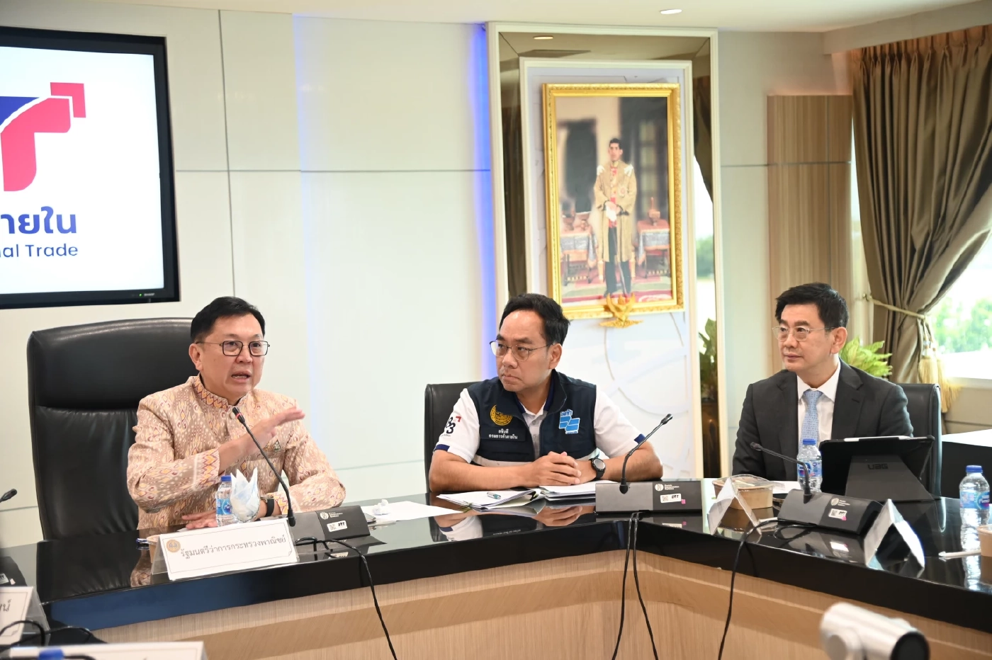 'จตุพร' สั่งแก้ราคาข้าวโพดตกต่ำ เข้มรับซื้อในประเทศก่อนนำเข้า