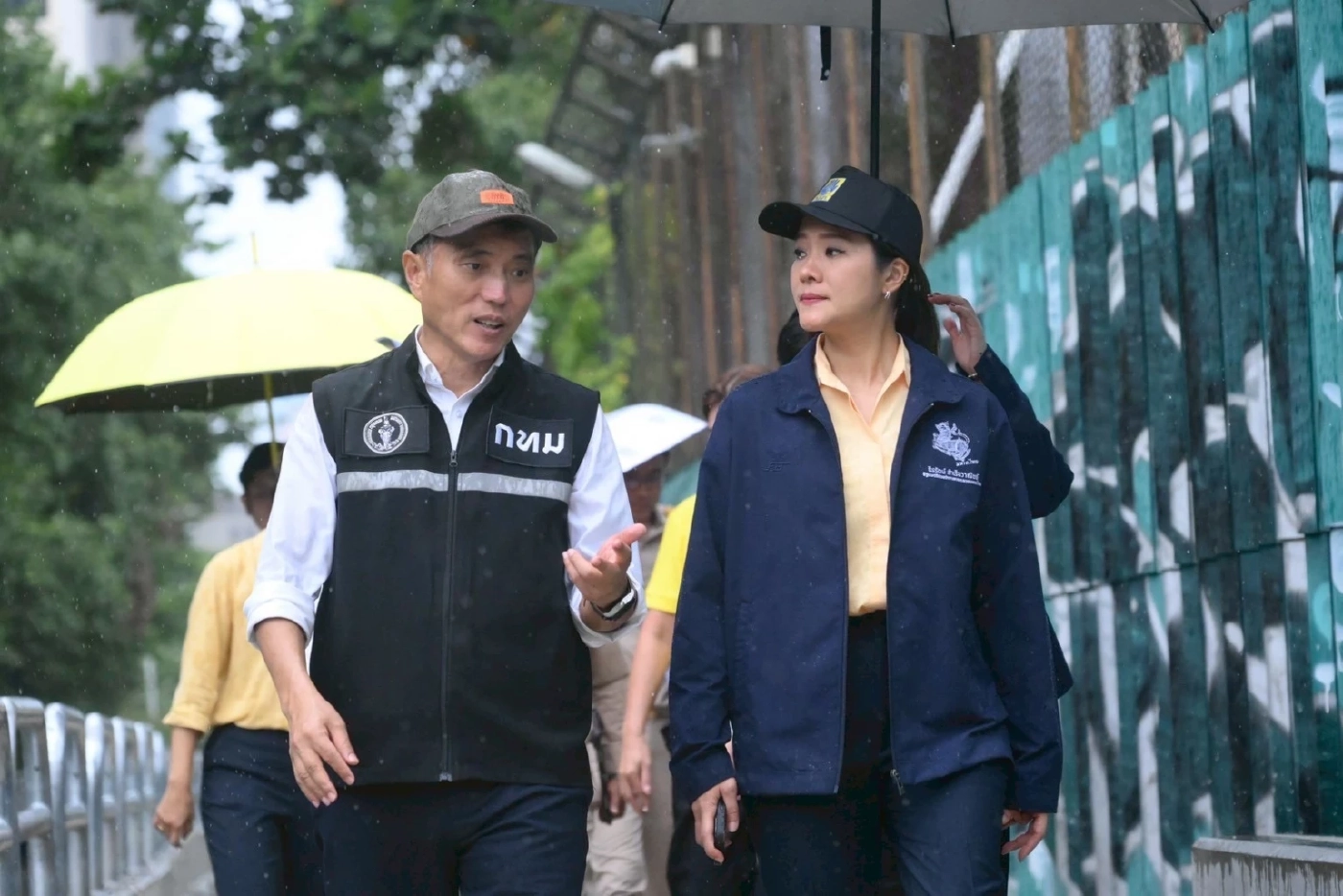 “ธีรรัตน์” ลงพื้นที่ตรวจสร้างทางเดินริมคลองแสนแสบ เชื่อมอโศก–เพชรบุรี