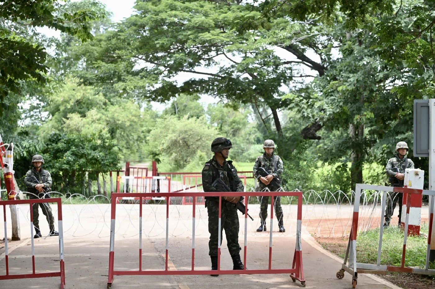 กองทัพไทย โต้เดือด "ปมลวดหนามชายแดน" กัมพูชา หนุนชาวบ้านมาก่อกวนหวังผล