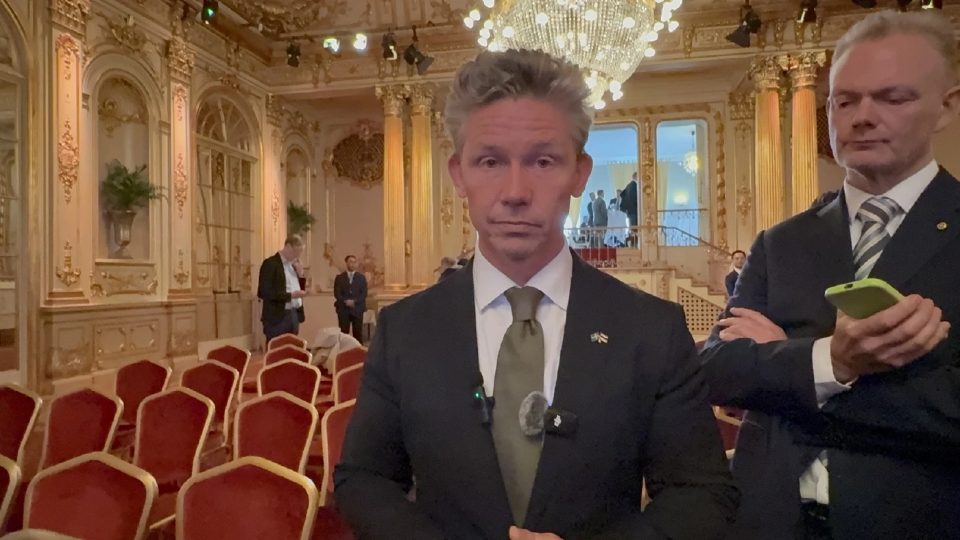 "มาริษ" เยี่ยม สนง.ใหญ่ บริษัทผลิต "กริพเพน"