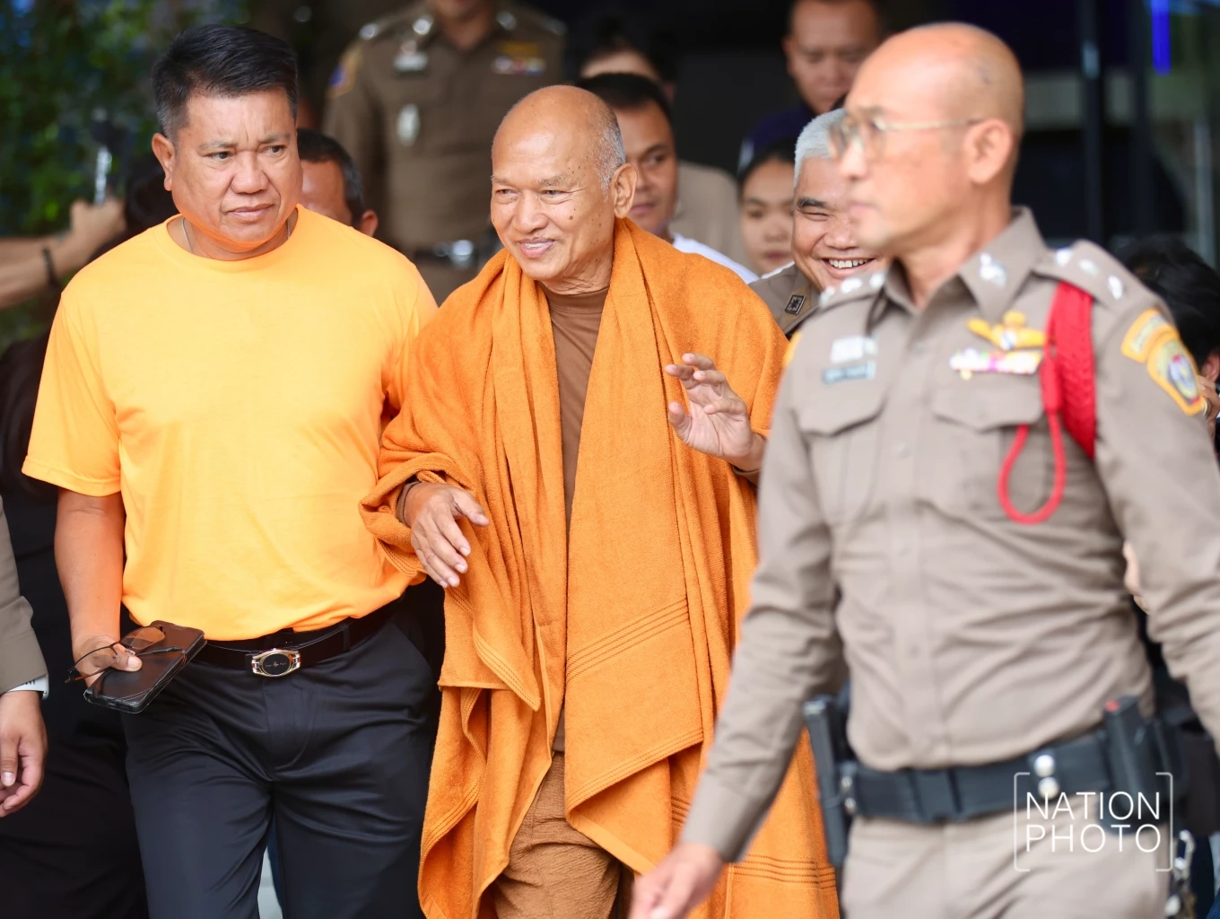 คุมตัว "ทิดจอร์จ-หมอบี" ฝากขังศาลฯ พร้อมค้านประกันตัว หวั่นหลบหนี-ยุ่งพยาน