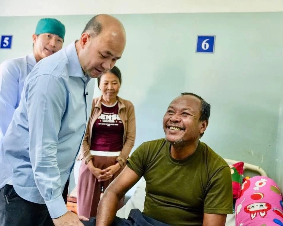 ฮุนมานี บุกเยี่ยมทหารบาดเจ็บ ที่ จ.พระวิหาร