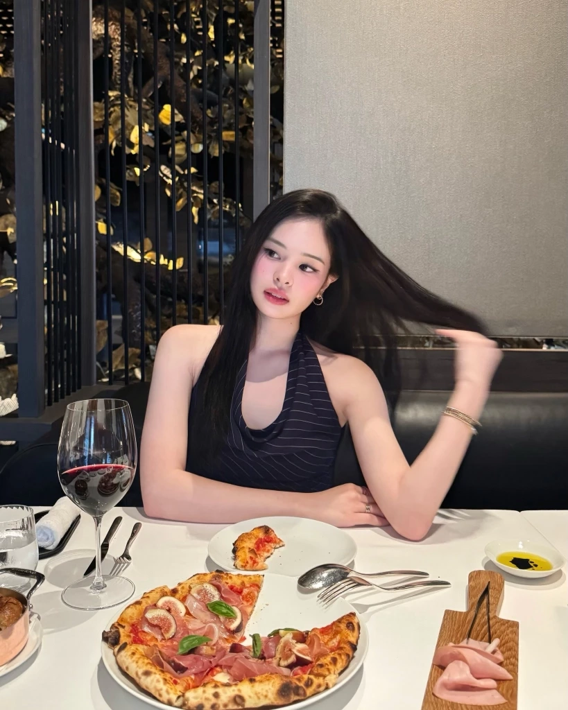 "อ่ำ อัมรินทร์" พา "แอลลี่" เข้าแจ้งความเอาผิดโซเชียลเฟคนิวส์ หาว่า "แอลลี่ท้อง"