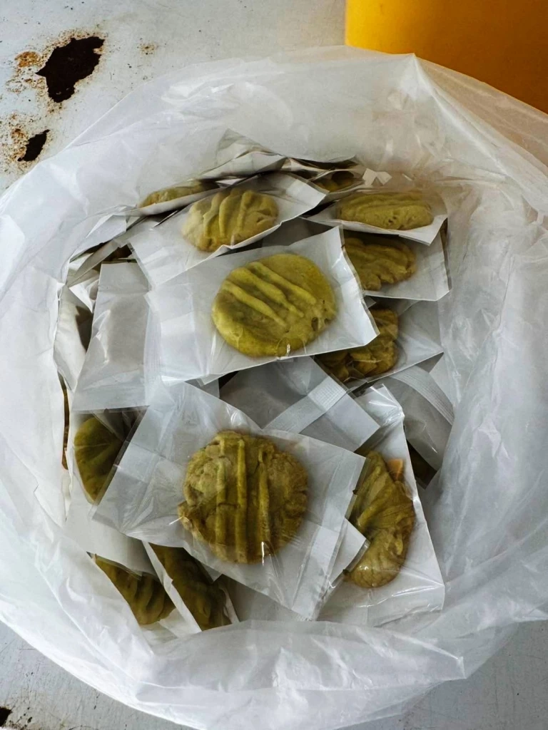 แทบอ้วก! ดัดแปลงส้วมเป็นห้องแลปทำ "เยลลี่-คุกกี้ผสมกัญชา"