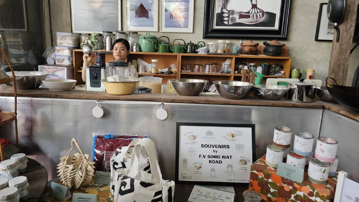 จตุพร” รมว.พาณิชย์ ลงพื้นที่ถนนทรงวาด ชวนสายชิม สายชิลล์ เช็กอิน