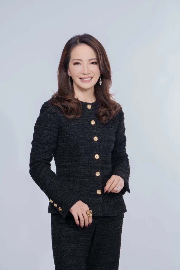 จรีพร จารุกรสกุล ประธานคณะกรรมการบริหาร และประธานเจ้าหน้าที่บริหารกลุ่ม บริษัท ดับบลิวเอชเอ คอร์ปอเรชั่น จำกัด (มหาชน)