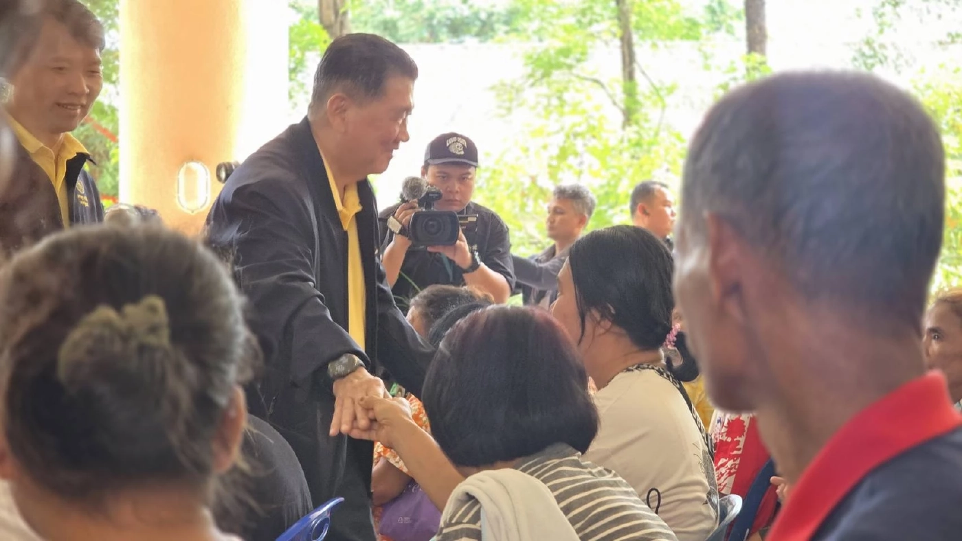 ภูมิธรรม-มาริษ-จิราพร ส่งชาวสุรินทร์กลับบ้าน ชงงดเก็บค่าไฟ-น้ำ