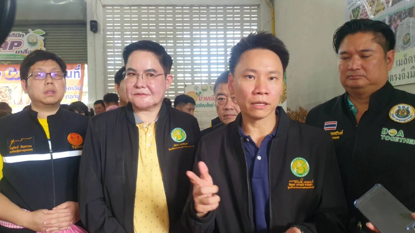 รมว.เกษตรฯ  ลุยช่วยผู้ประสบภัย ส่งมอบปัจจัยการผลิต-ฟื้นฟูเครื่องจักร